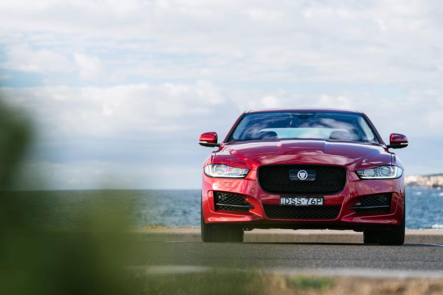  Jaguar XE 25t R-Sport 2015 года  (AU) (фото 15 из 40)